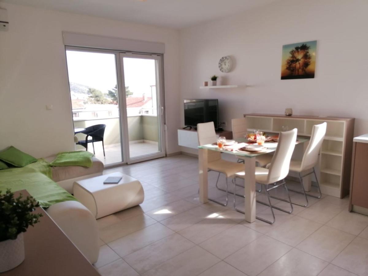 Apartment Mali San Трогир Екстериор снимка